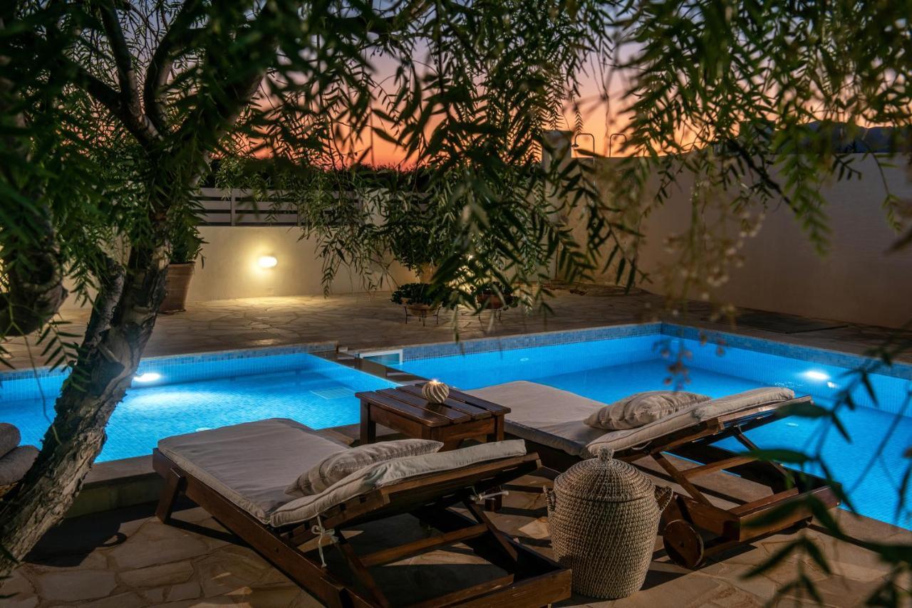 Filothei Beach House With Pool 칼라마키 외부 사진