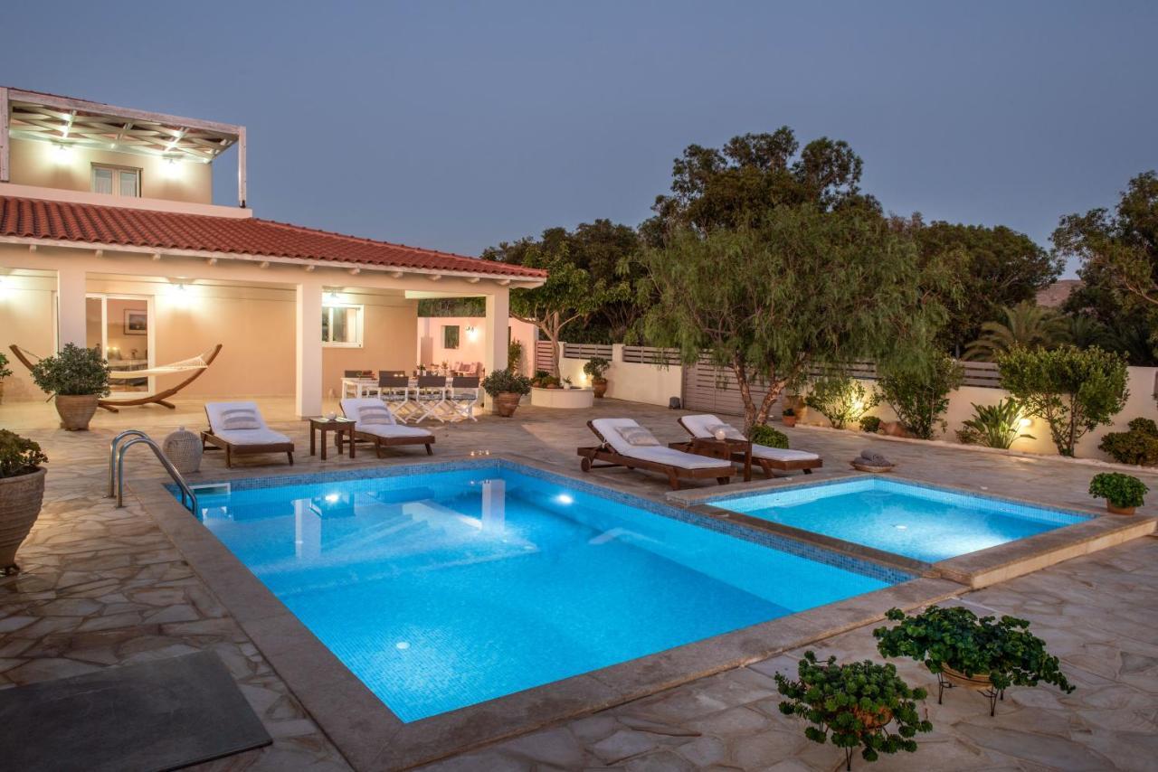 Filothei Beach House With Pool 칼라마키 외부 사진